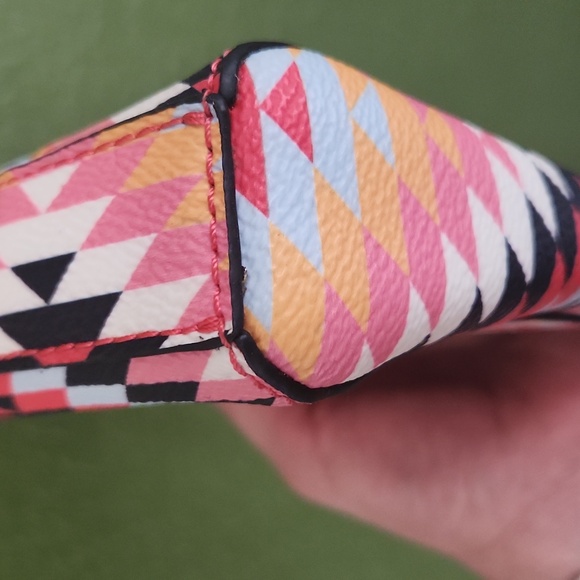 GUESS Colorful Geometric Crossbody Bag - Picture 6 of 8